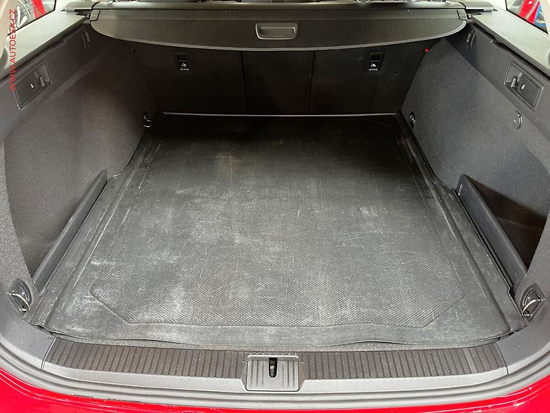 Volkswagen Passat (2016) 1.6 TDi, DSG, Navi, AC - fotka 7 z 18