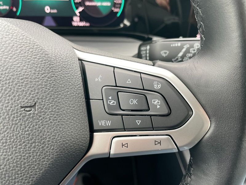 Volkswagen Golf (2021) Com. VIII 2.0TDi STYLE! ČR+1.m - fotka 26 z 38