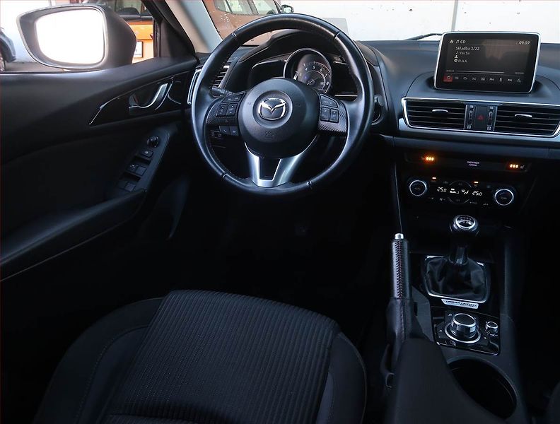 Mazda 3 (2015) 2.0 Skyactiv-G, Navi - fotka 7 z 16