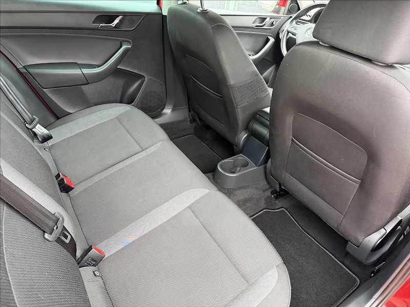 Škoda Rapid 1.6 TDI Spaceback Ambition - fotka 20 z 21