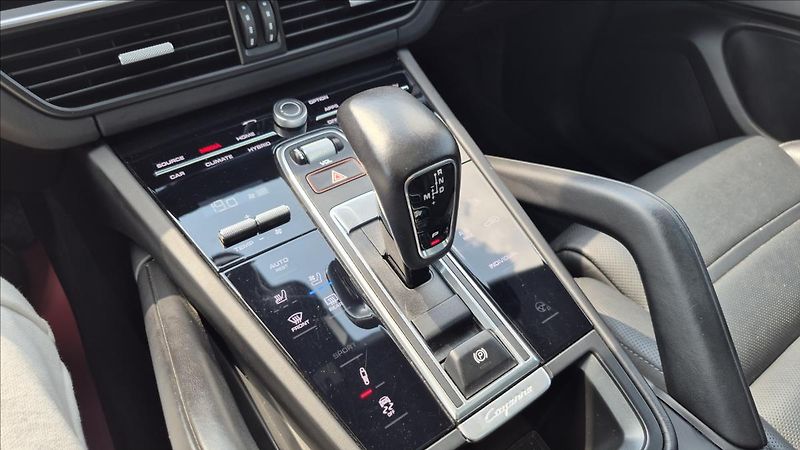 Porsche Cayenne 3,0 E-Hybrid 250Kw DPH coupe - fotka 17 z 29