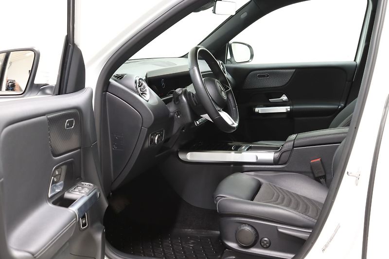 Mercedes-Benz GLB 200 Advanced+ Kamera Taž ACC - fotka 10 z 22