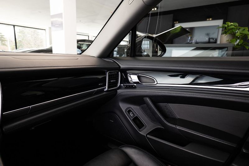 Porsche Panamera - fotka 15 z 26