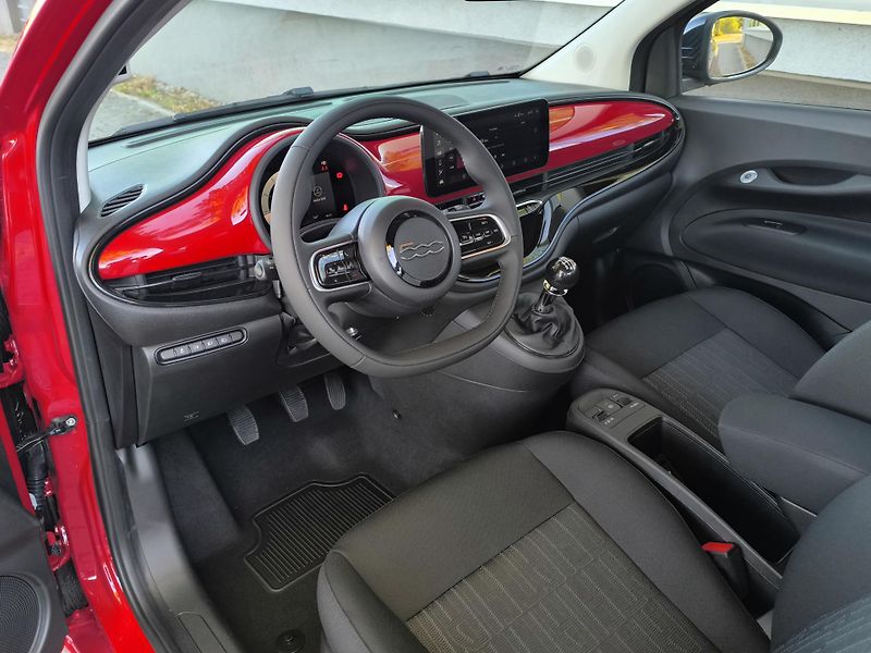 Fiat 500 (2026) Hybrid Icon 1.0 BSG 65k - fotka 8 z 35
