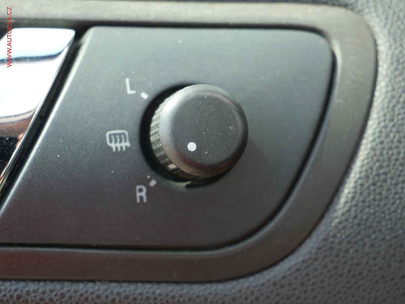 Škoda Fabia (2004) 1.4 MPi, 2.maj,ČR, Park čidla - fotka 12 z 16