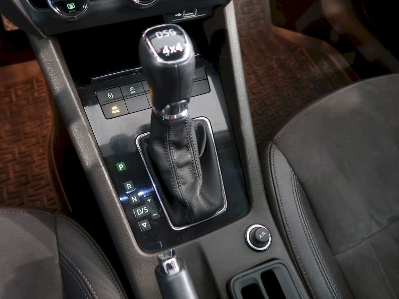Škoda Octavia (2019) LAURIN&KLEMENT 2.0TDI 135KW 4x - fotka 29 z 40