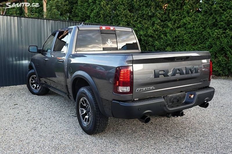 Dodge RAM (2015) 5.7 HEMI 4X4 REBEL EDITION - fotka 11 z 35