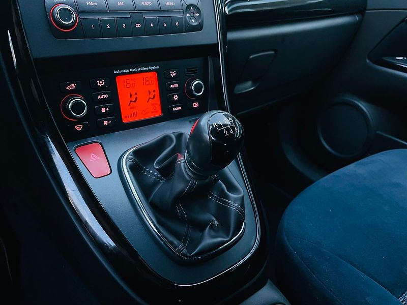 Fiat Croma 1.9D SENZORY SERVISKA TAŽNÉ - fotka 33 z 42