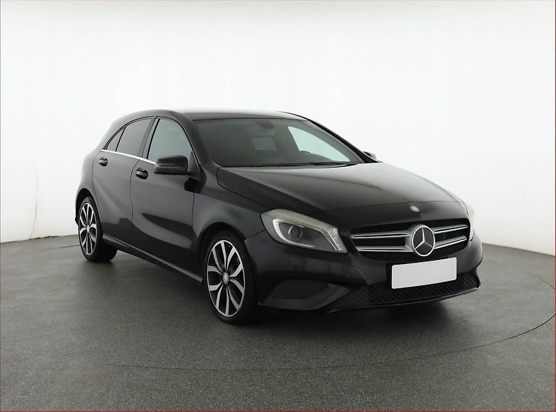 Mercedes-Benz Třídy A (2012) A 180 d, Xenony, Tempomat - fotka 1 z 13