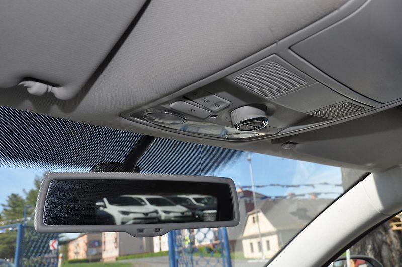 Škoda Superb II 2.0TDi 103kW KOMBI Panorama - fotka 16 z 19