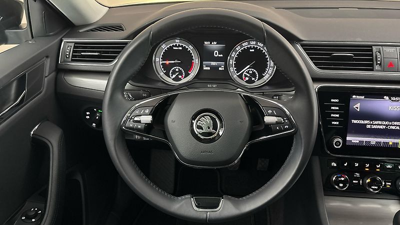 Škoda Superb 2.0 TDI Style Combi - fotka 9 z 29