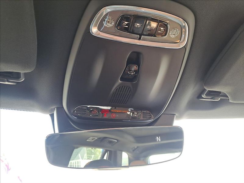 Volvo XC90 2,0 D5 AWD FIRST EDITION - fotka 22 z 24