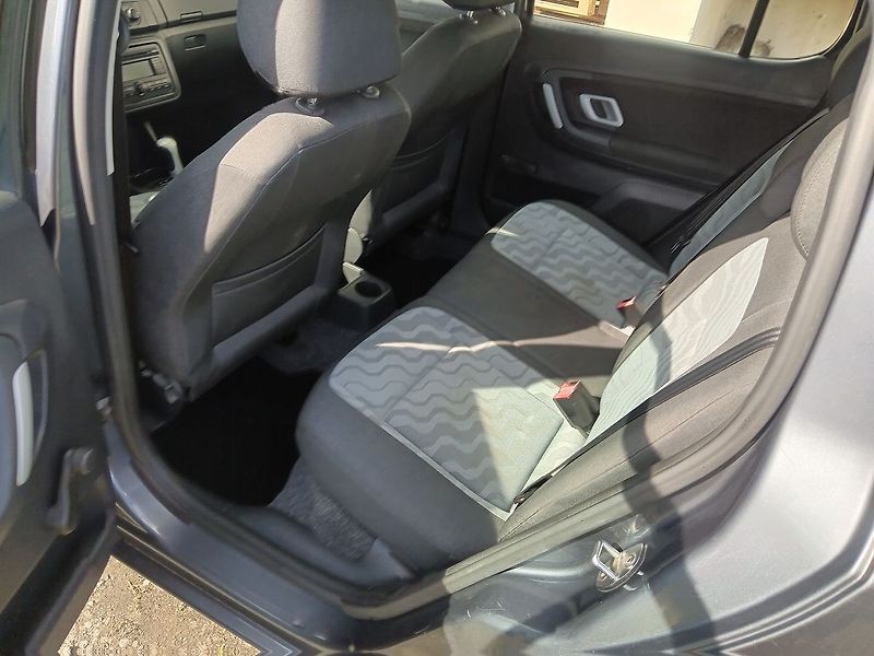 Škoda Fabia 1.4 16V Ambiente REZERVOVÁNO - fotka 16 z 25