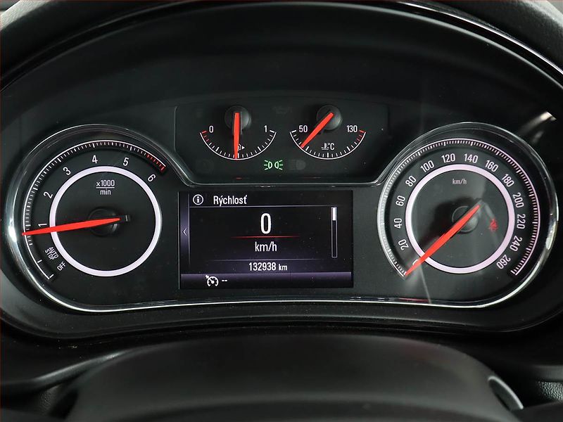 Opel Insignia (2017) 1.6 CDTI, Navi, Xenony - fotka 11 z 25
