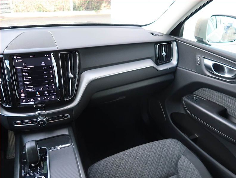 Volvo XC60 (2023) B4 AWD - fotka 8 z 27