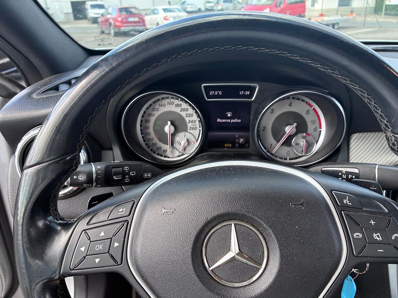 Mercedes-Benz GLA (2014) - fotka 8 z 18