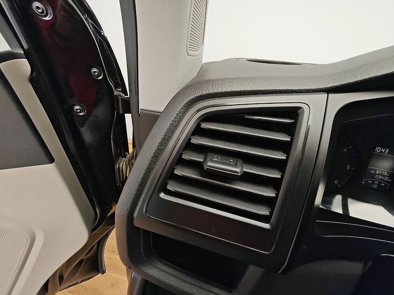 Volkswagen Transporter 2,0Tdi Man , 8míst - fotka 20 z 28