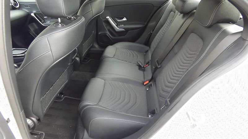 Mercedes-Benz Třídy A 180 Sedan Progessive - fotka 19 z 21