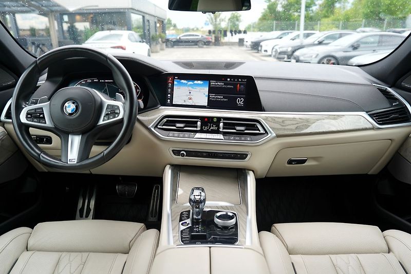 BMW X6 M50i xDrive Lasery, ČR, 530PS - fotka 32 z 48