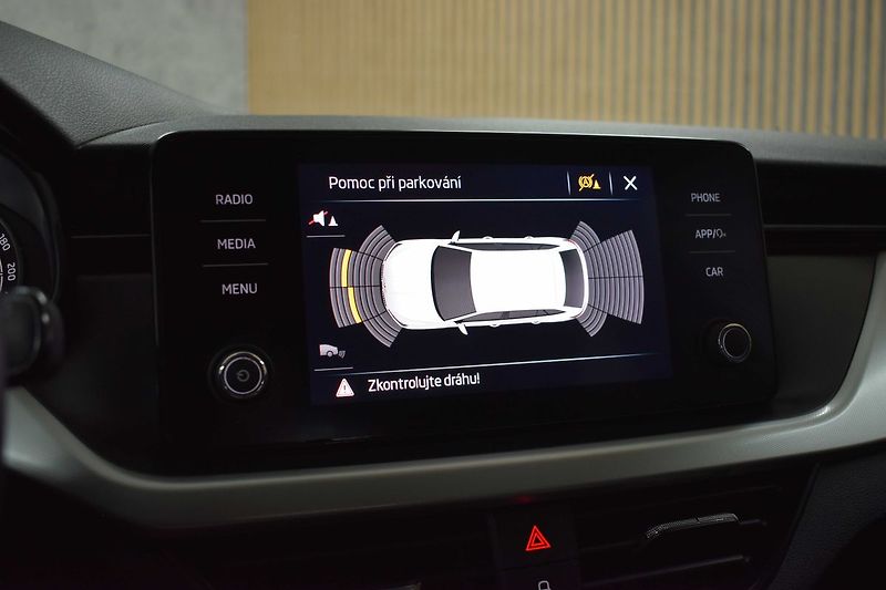 Škoda Scala 1.0 TSI 81kW *KAMERA*ACC* - fotka 23 z 38