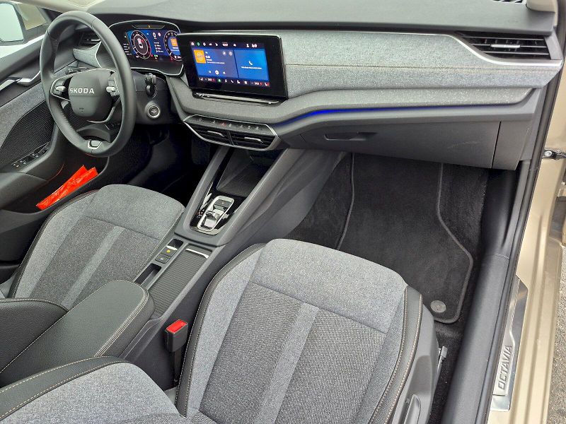 Škoda Octavia (2025) Top Selection 1.5 TSI 110kW MH - fotka 21 z 26
