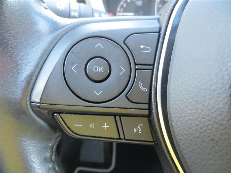 Toyota Corolla 1,8 Hybrid Active e-CVT ČR - fotka 22 z 27