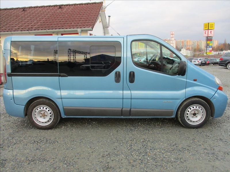 Renault Trafic 2,5 DCi, 8 míst, klima, tažné, - fotka 4 z 29