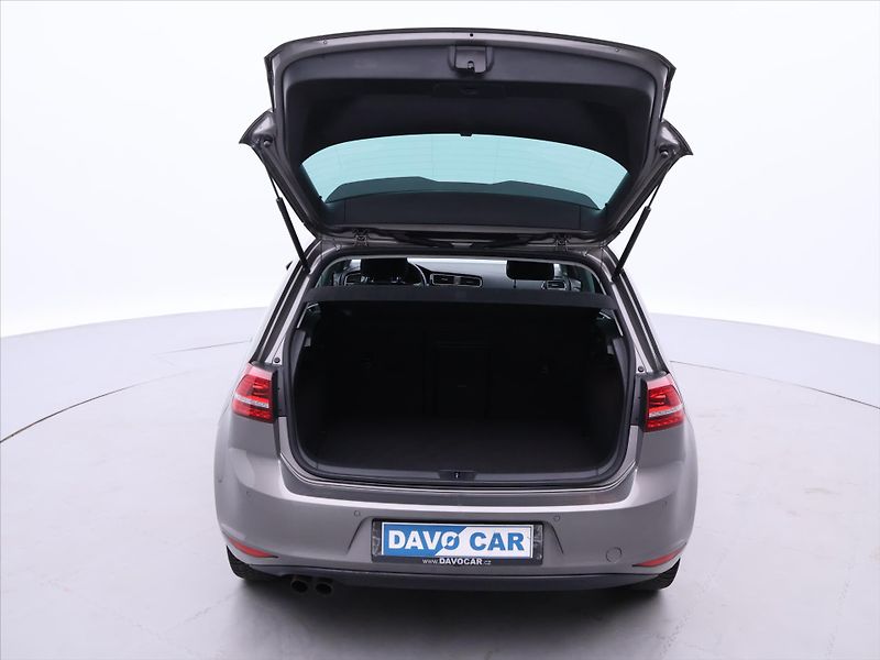 Volkswagen Golf 1,4 TSI 110kW Highline Navi - fotka 9 z 34