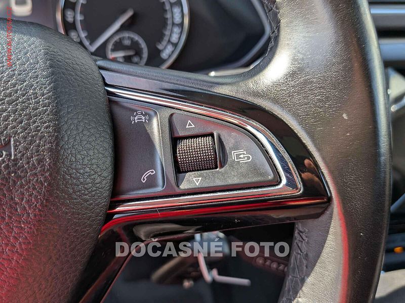 Škoda Superb (2016) 1.4TSi, Navi, bixen - fotka 14 z 16
