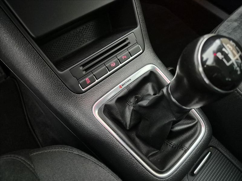 Volkswagen Tiguan TDI 4 MOTION R-Line - fotka 18 z 31