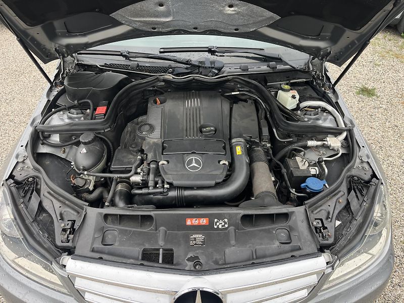 Mercedes-Benz Třídy C (2011) 1.8i C180 115Kw Automat - fotka 21 z 22