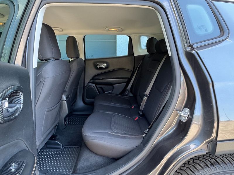 Jeep Compass (2018) 1.4 Multiair Longitude - fotka 11 z 33