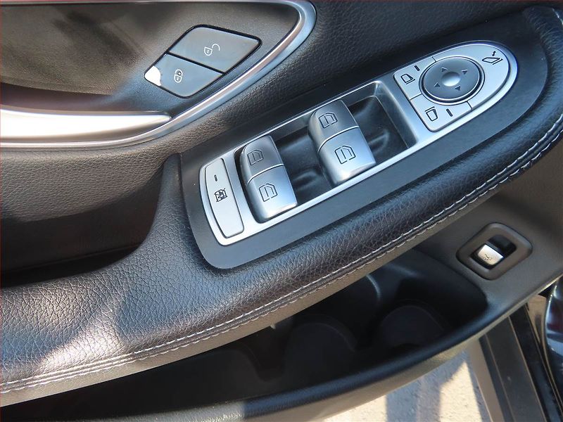 Mercedes-Benz GLC (2016) 220 d 4MATIC - fotka 17 z 24