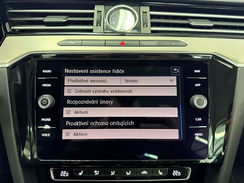 Volkswagen Passat 2.0TSI 200KW DSG 4MOTION R-LIN - fotka 18 z 28