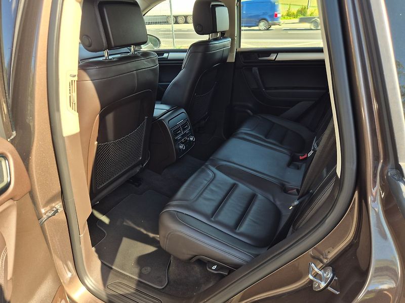 Volkswagen Touareg 3.0TDi 150kW 4x4 tažné - fotka 23 z 32