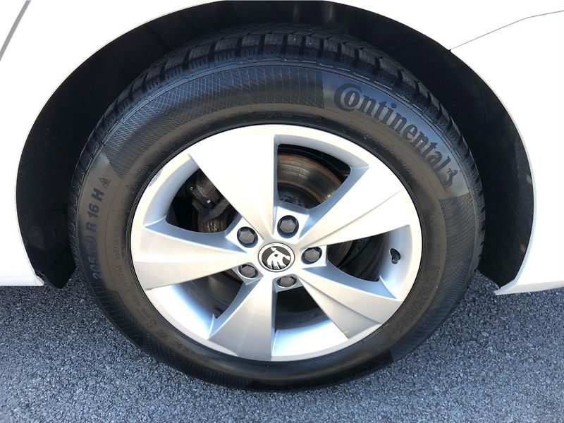 Škoda Octavia 2.0 TDI Ambition - fotka 14 z 28