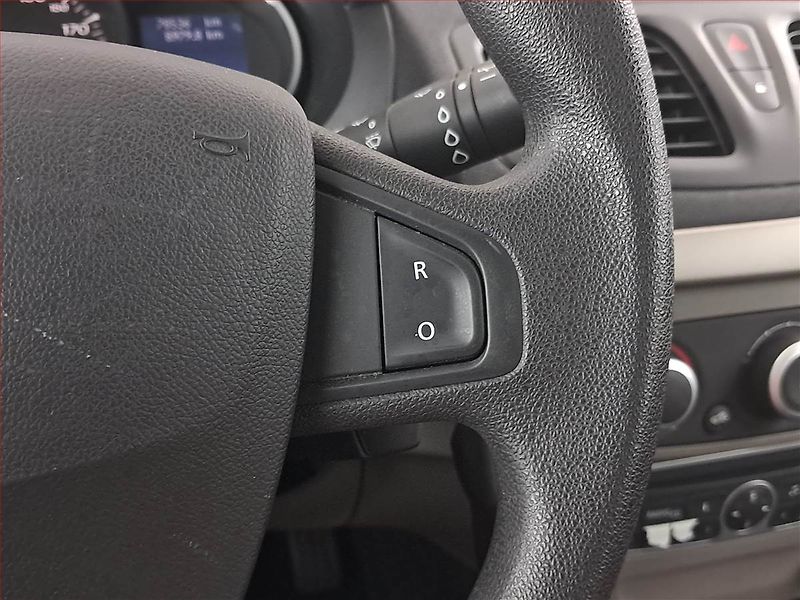 Renault Mégane (2012) Confort 1.6 16V, Tempomat - fotka 16 z 17