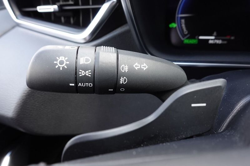 Toyota Corolla 2,0 HEV Comfort Tech TS - fotka 25 z 31