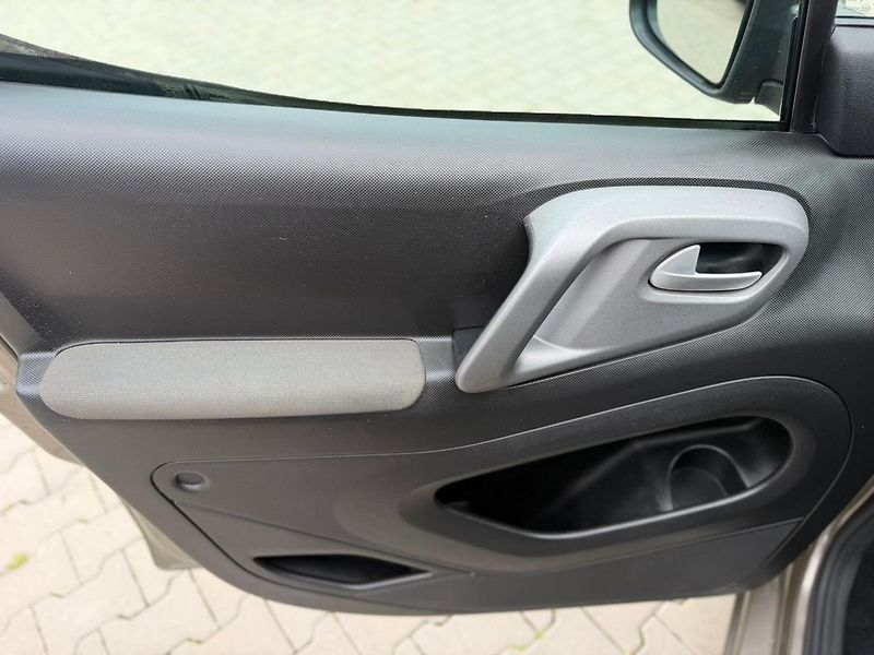 Peugeot Partner ALLURE 1.6VTi 120. 5 míst - fotka 19 z 27