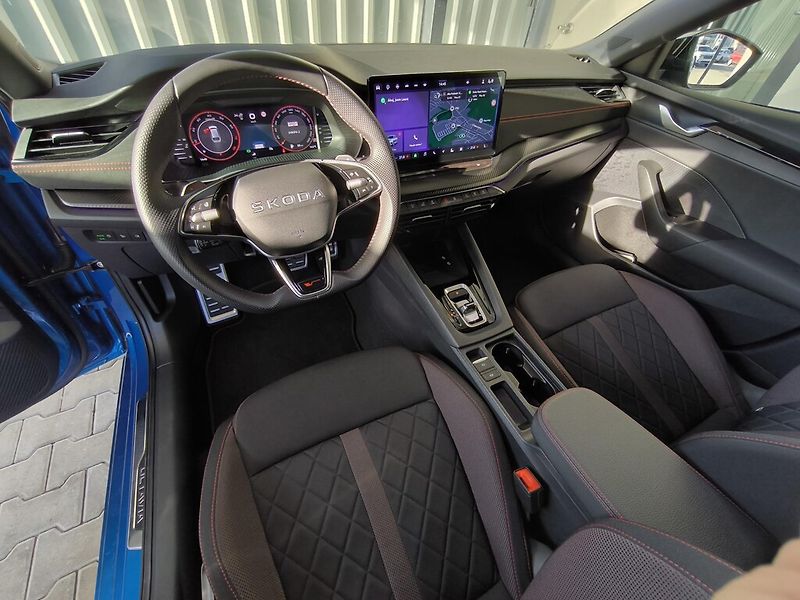 Škoda Octavia Combi DSG 2.0 TSi 195 kW RS - fotka 6 z 23