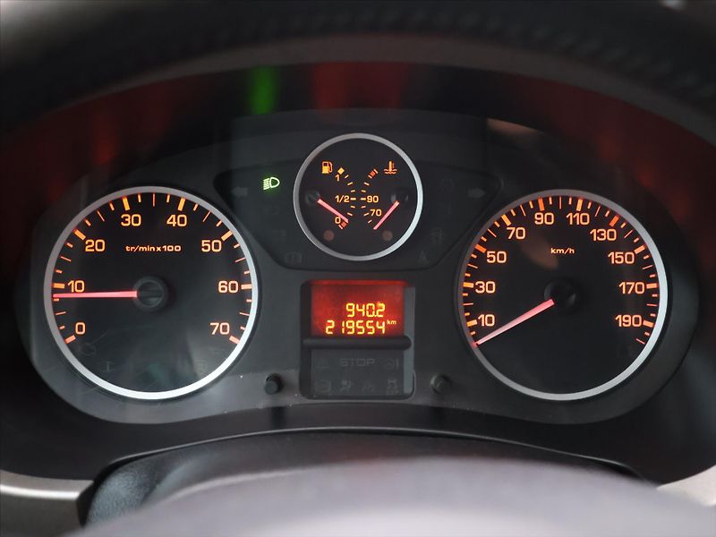 Peugeot Partner Tepee 1,6 HDI 80kW Premium Pano - fotka 14 z 28