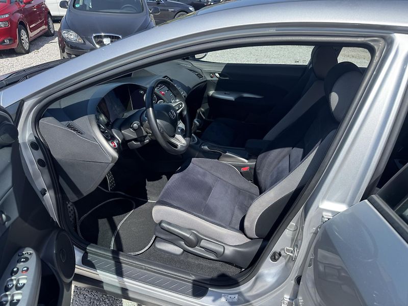 Honda Civic (2006) 1,4i-VTEC,SPORT,rezervace - fotka 13 z 36