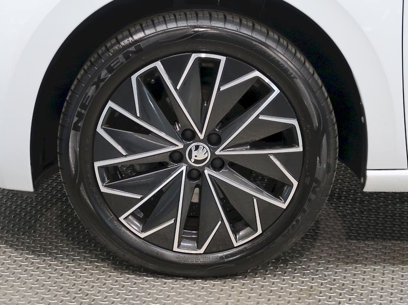 Škoda Scala (2024) DRIVE 1.5TSI 110KW DSG - fotka 12 z 39
