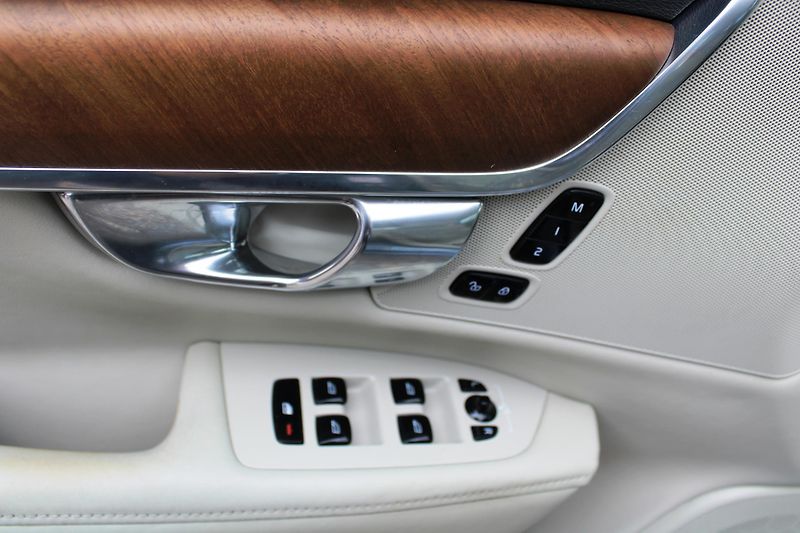 Volvo S90 (2017) 2.0d KŮŽE NAVI KLIMA LED 4x4 - fotka 19 z 29