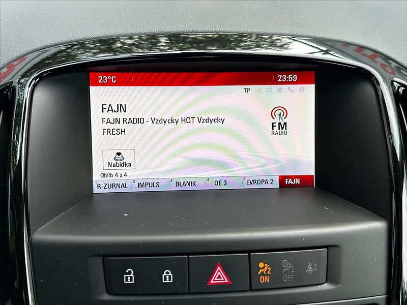 Opel Astra 1,4 103 kW TURBO automat, CZ - fotka 25 z 36