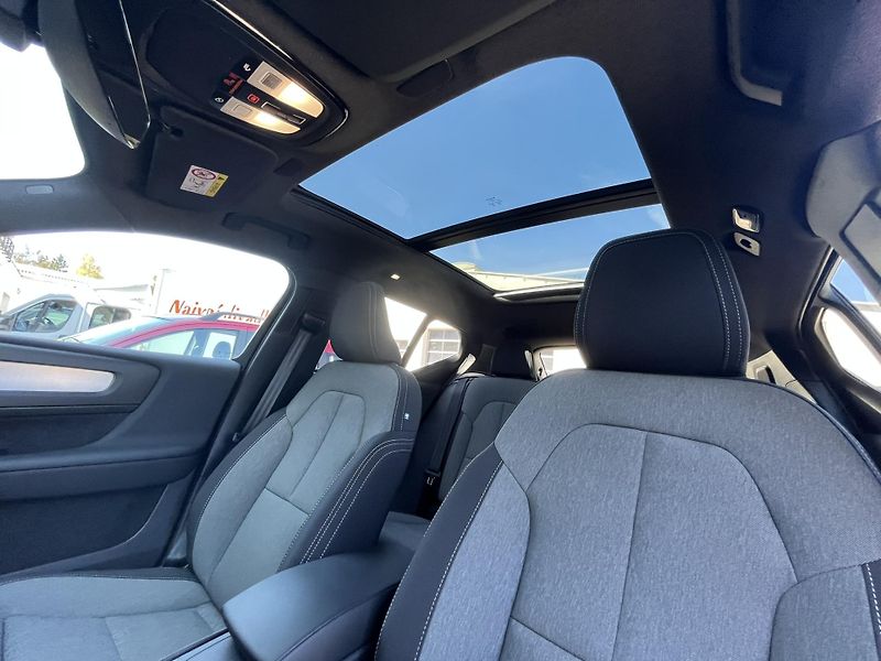 Volvo XC40 B3 FWD BE // 360 // kola - fotka 18 z 37