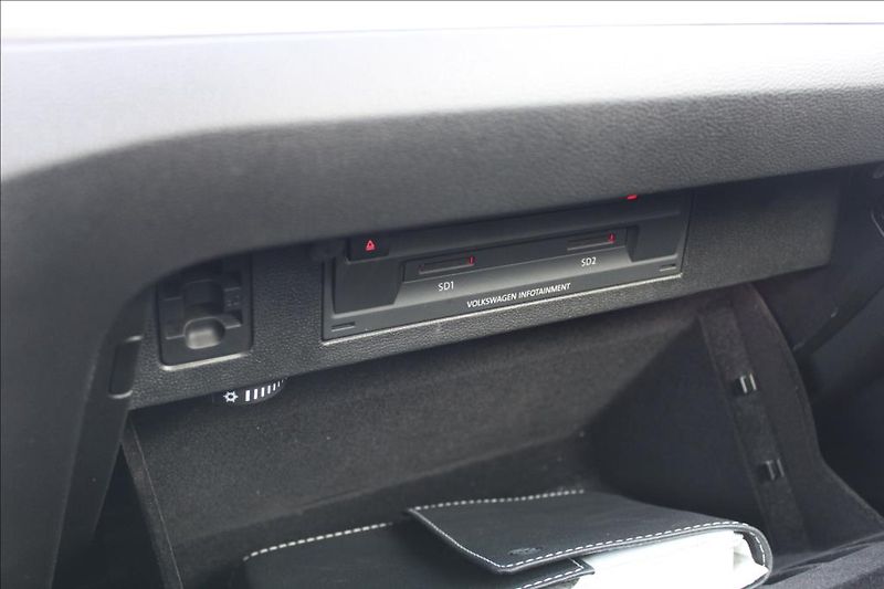Volkswagen Passat 2,0 TDi  DSG, 4x4, HIGHLINE - fotka 29 z 31