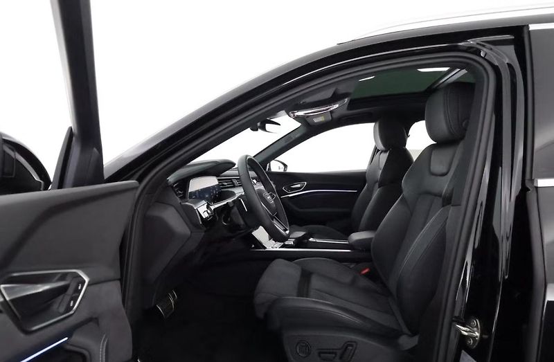 Audi Q8 e-tron 55 Q 360k Matrix Pano 4 zóny  - fotka 10 z 28