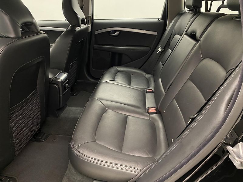 Volvo XC70 D4 AWD SUMMUM AUT CZ - fotka 5 z 39