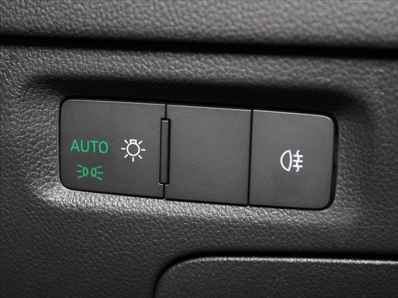 Škoda Octavia 1,5 TSi 110kW Select. 5l-Zar. - fotka 17 z 23